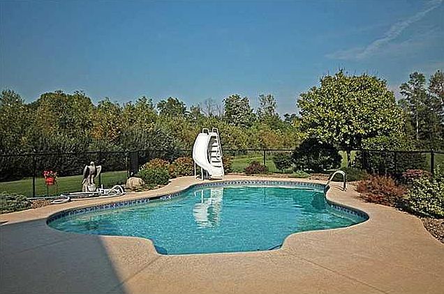 gunite  w/ pool house shed