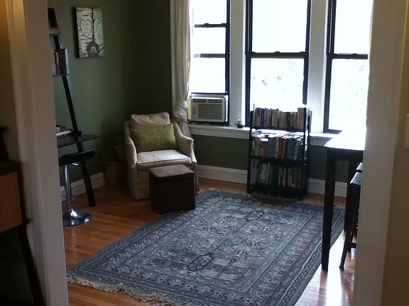 2nd image of 2215 W Ainslie St #2