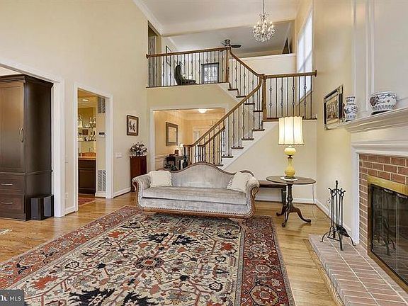 2nd image of 11901 Parkland Ct