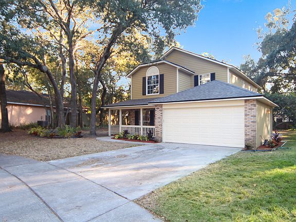 3rd image of 1068 Royal Oaks Dr