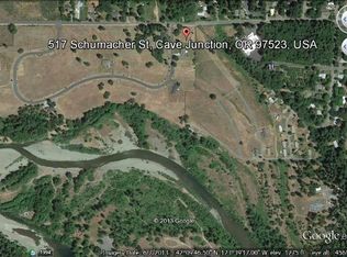 581 E Forks Cir, Cave Junction, OR 97523
