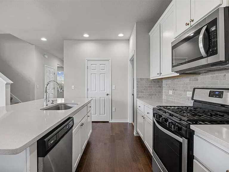11924 Gilleland Ln — Photo 3
