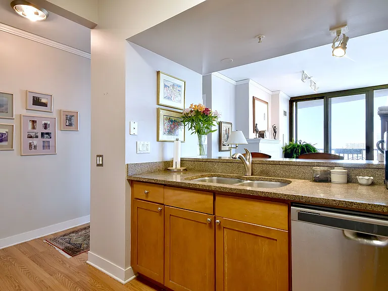 200 N Jefferson St #2106 — Photo 10