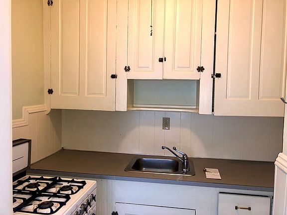 3rd image of 126 Melrose St APT 9