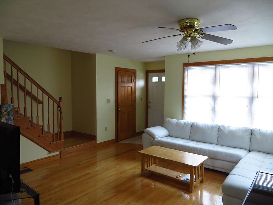 2nd image of 107-109 Dalby St