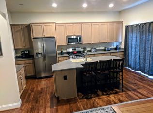 2247 Potomac Club Pkwy, Woodbridge, VA 22191