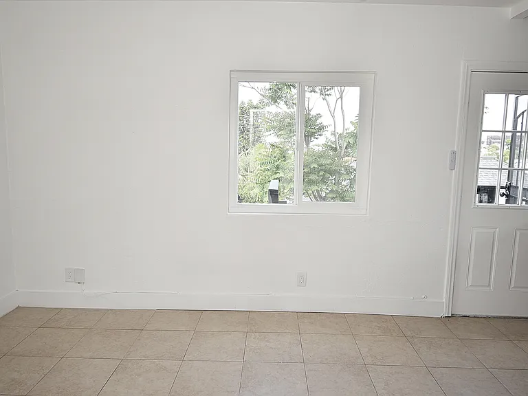 2096 Franklin Ave #A — Photo 28