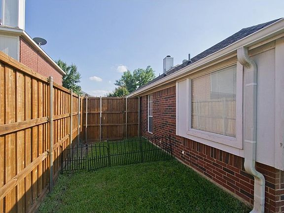 2nd image of 1318 Canterbury Dr
