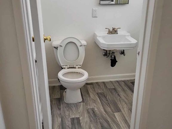 3rd image of 9454 Olive St #4