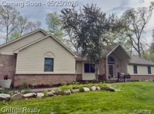 10232 Spencer Rd, Brighton, MI 48114
