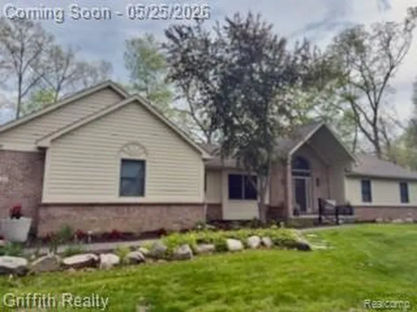 10232 Spencer Rd, Brighton, MI 48114
