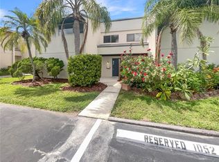 1052 Longfellow Cir, Sarasota, FL 34243