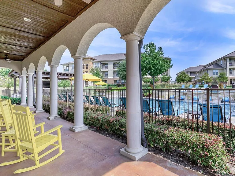 RESORT-STYLE LIVING
