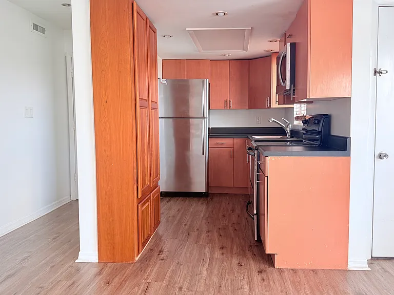 1000 S Semoran Blvd — Photo 4