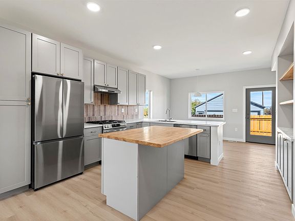 3rd image of 104 Reed Ave
