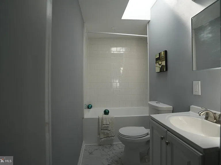 1603 E Lanvale St — Photo 4