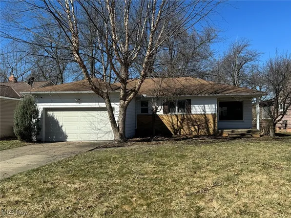 1160 Hansford Rd, Lyndhurst, OH 44124