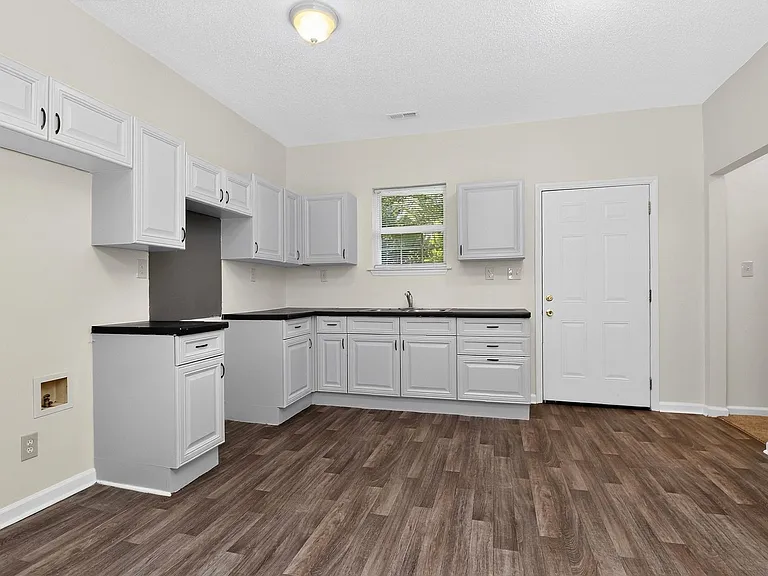 3200 Boyd St — Photo 4