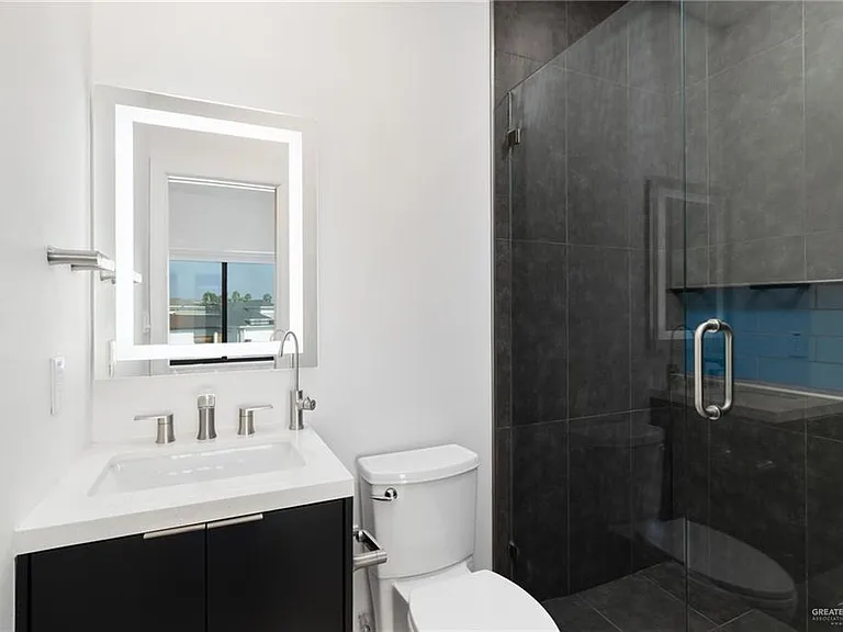 1912 Silverton Cir — Photo 18