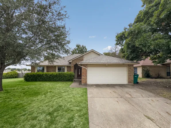 927 Larue Dr, Cedar Hill, TX 75104