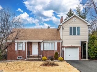 35 Taggart Way, Saddle Brook Twp., NJ 07663