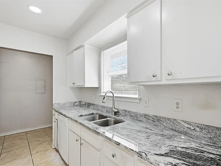 1812 Frances Dr #1810 — Photo 3