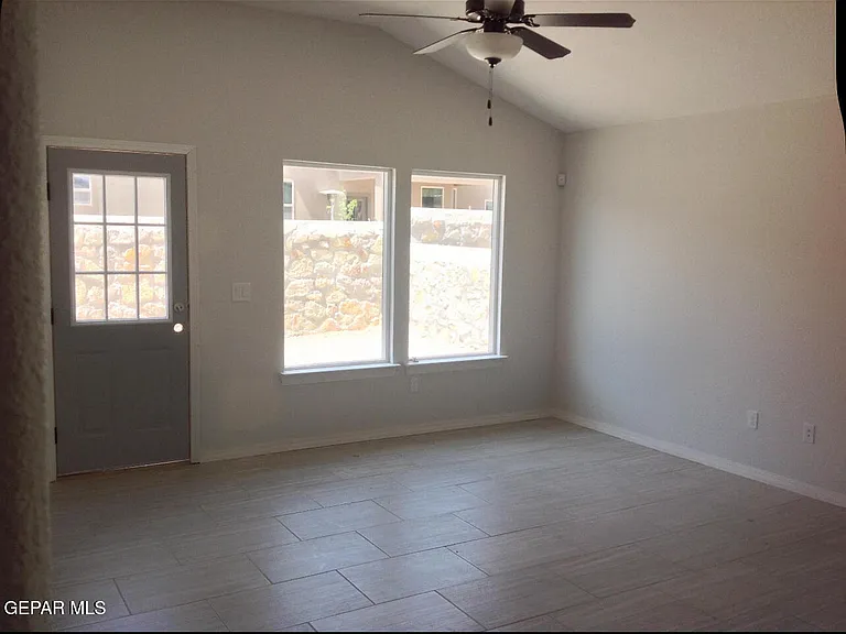 457 Josefa Cerezerez St — Photo 5