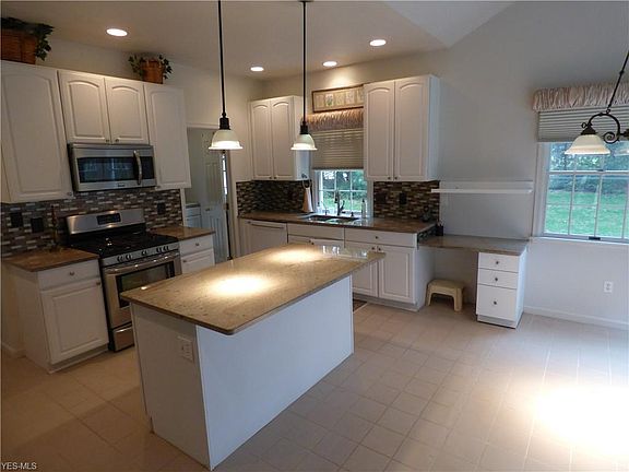2nd image of 1100 Saint Andrews Pl NE