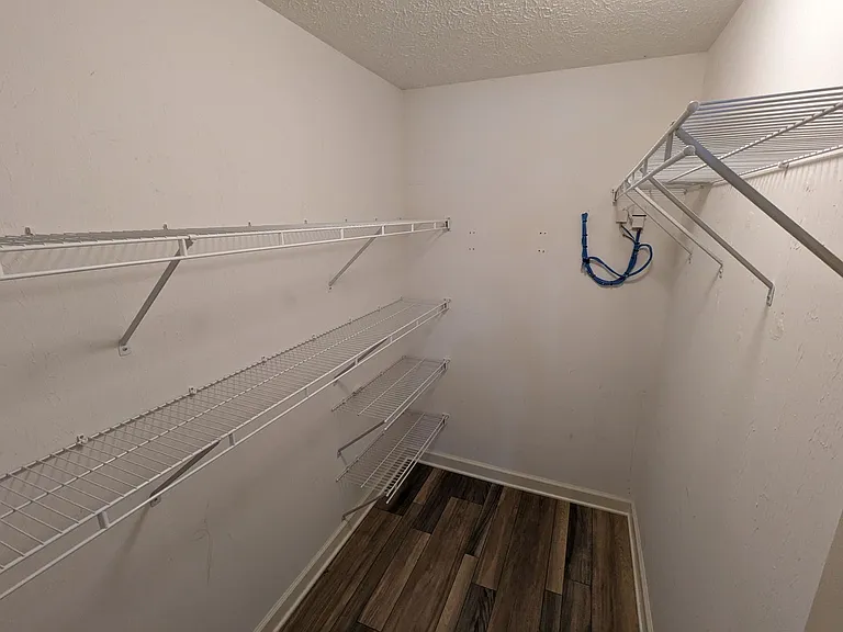 1457 Hollow Wood Ln — Photo 13