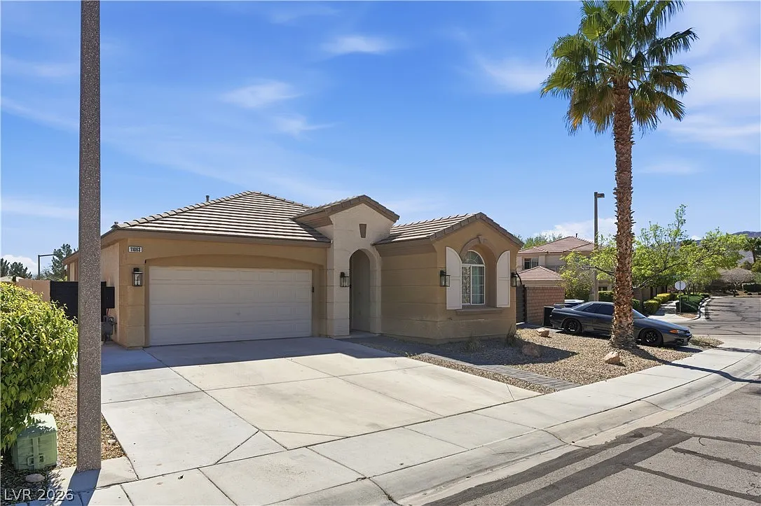 3 bed, 2.0 bath, 1553 sqft, $5,000 — Photo 2