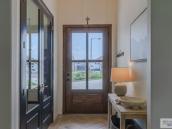 3rd image of 1406 Crystal Cir