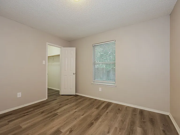 5909 Northfield Dr — Photo 13