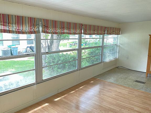 4th image of 4105 Southgate Dr