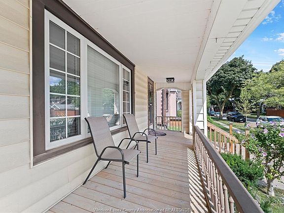 3rd image of 1437 Windermere Rd