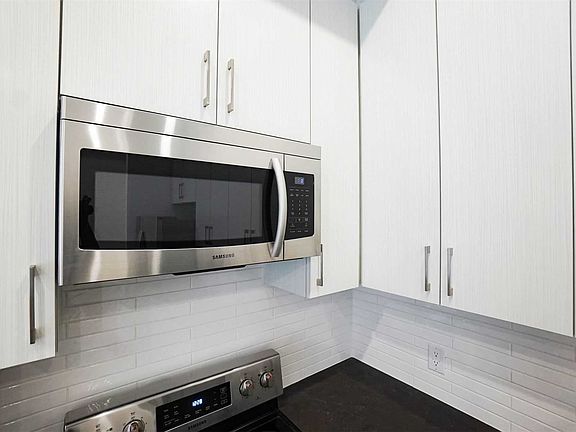 4th image of 217 Jarvis St #3