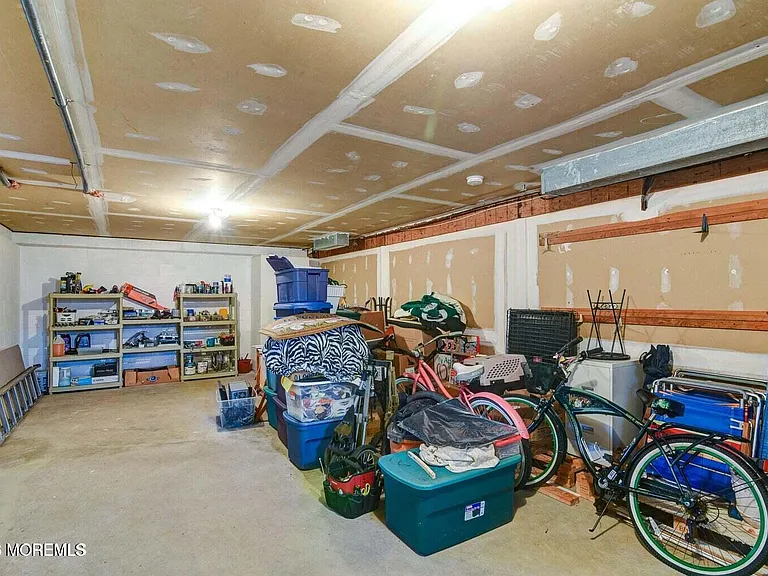 606 Bay Ave #6 — Photo 25