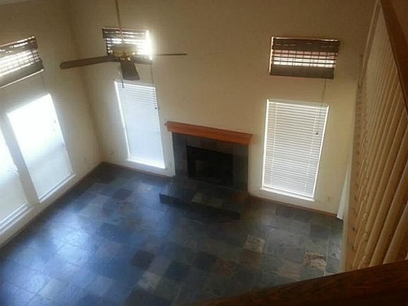 3rd image of 7922 Clairemont Ave