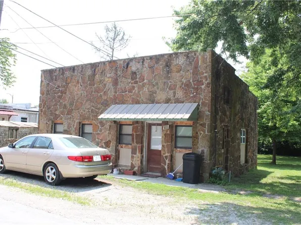 706 Church St, Golden City, MO 64748