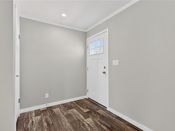 5th image of 1704 S Wood St