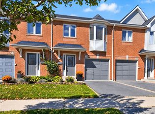 819 Village Green Blvd #27, Mississauga, ON L5E 3H7