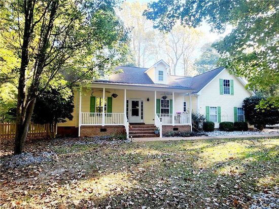 8471 Woodrow Wilson Ln, Gloucester, VA 23061