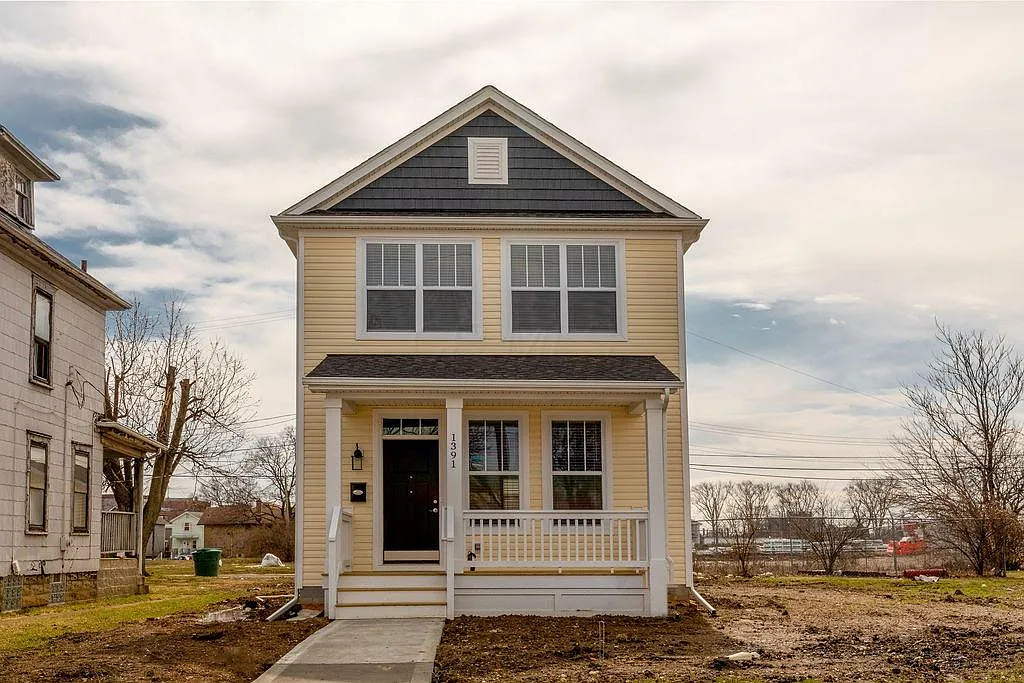 1391 Mount Vernon Ave photo 1