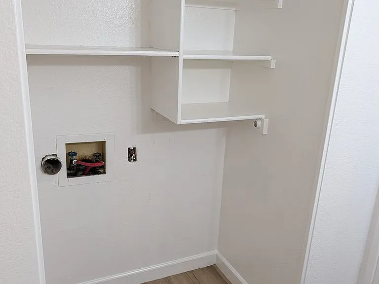 845 E Mahoney Ave — Photo 6
