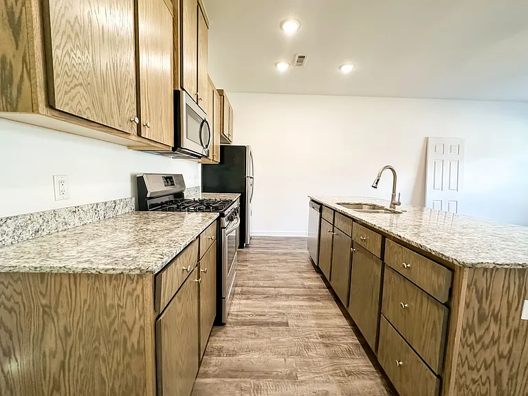 325 Westbrook Ct — Photo 7