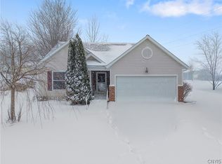 10 Tupelo Dr, Oswego, NY 13126