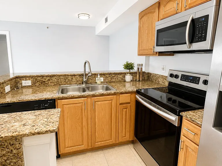 281 SW Palm Dr #106 — Photo 1