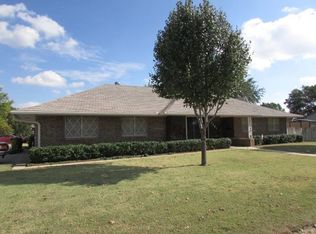 1201 Canary Ln, Enid, OK 73703