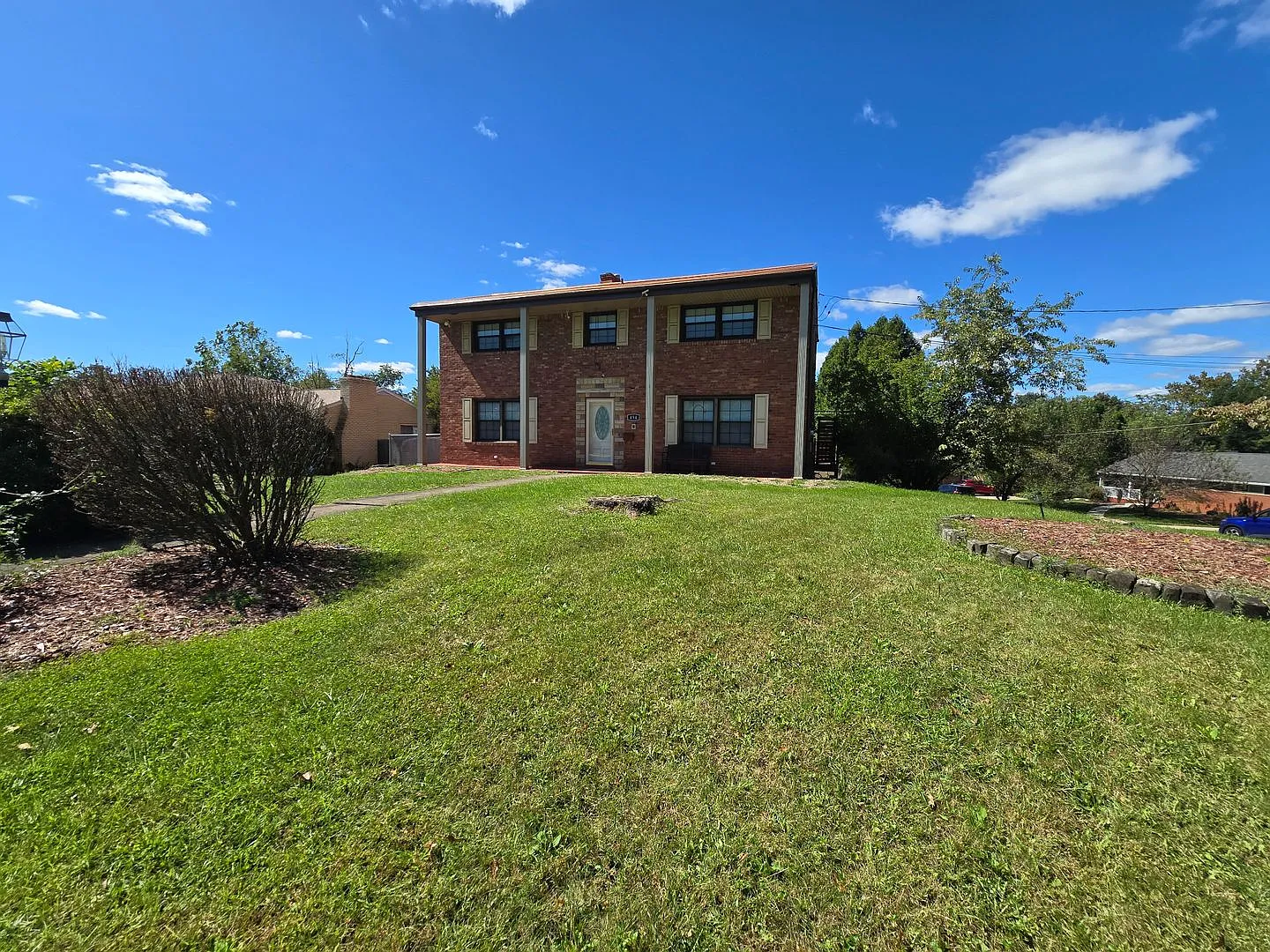 Beautiful 4 Bedroom Home in Gateway School District — Photo 1
