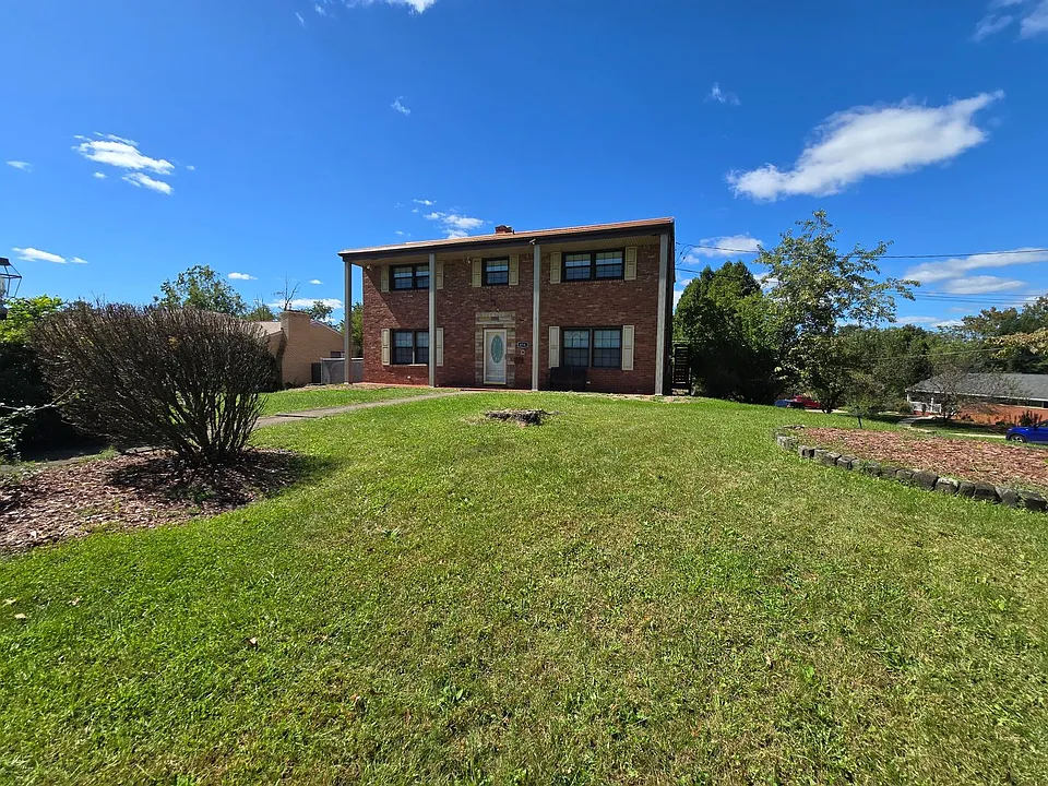 454 Colonial Dr