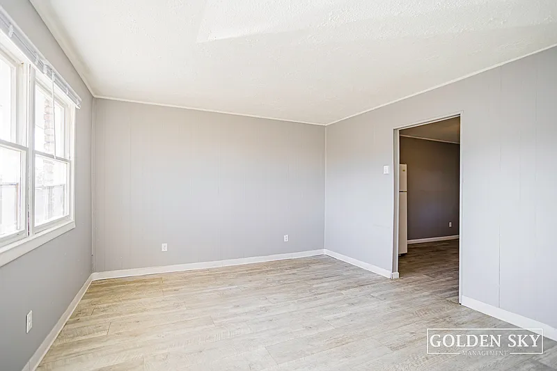 2 bed, 1.0 bath, 841 sqft, $775 — Photo 2